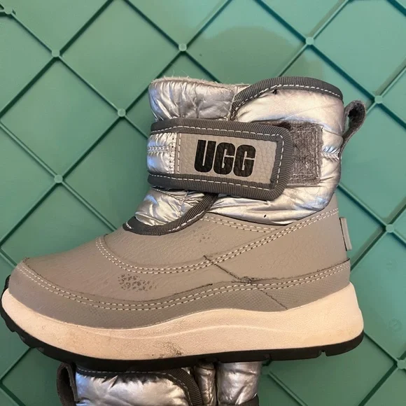 UGG Gray Ankle-High Boots with Metallic Strap, Toddler Size 8 Winter Boots - Picture 3 of 10